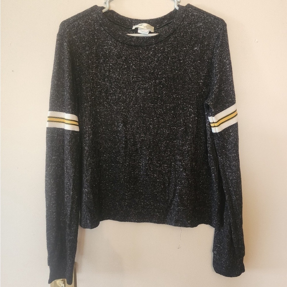Womens crop top long sleeve shirt Size small